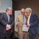 Antonio Gómez Gutiérrez, recibe la placa y diploma en nombre de Juan M. Luque Moreno, y José Ramón Suárez en nombre de Antonio Camacho Lesmes, por parte de Jesús Torrecilla Pinero