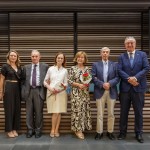 Colegiados de honor homenajeados junto a sus esposas, el Decano y la Secretaria de la Demarcación